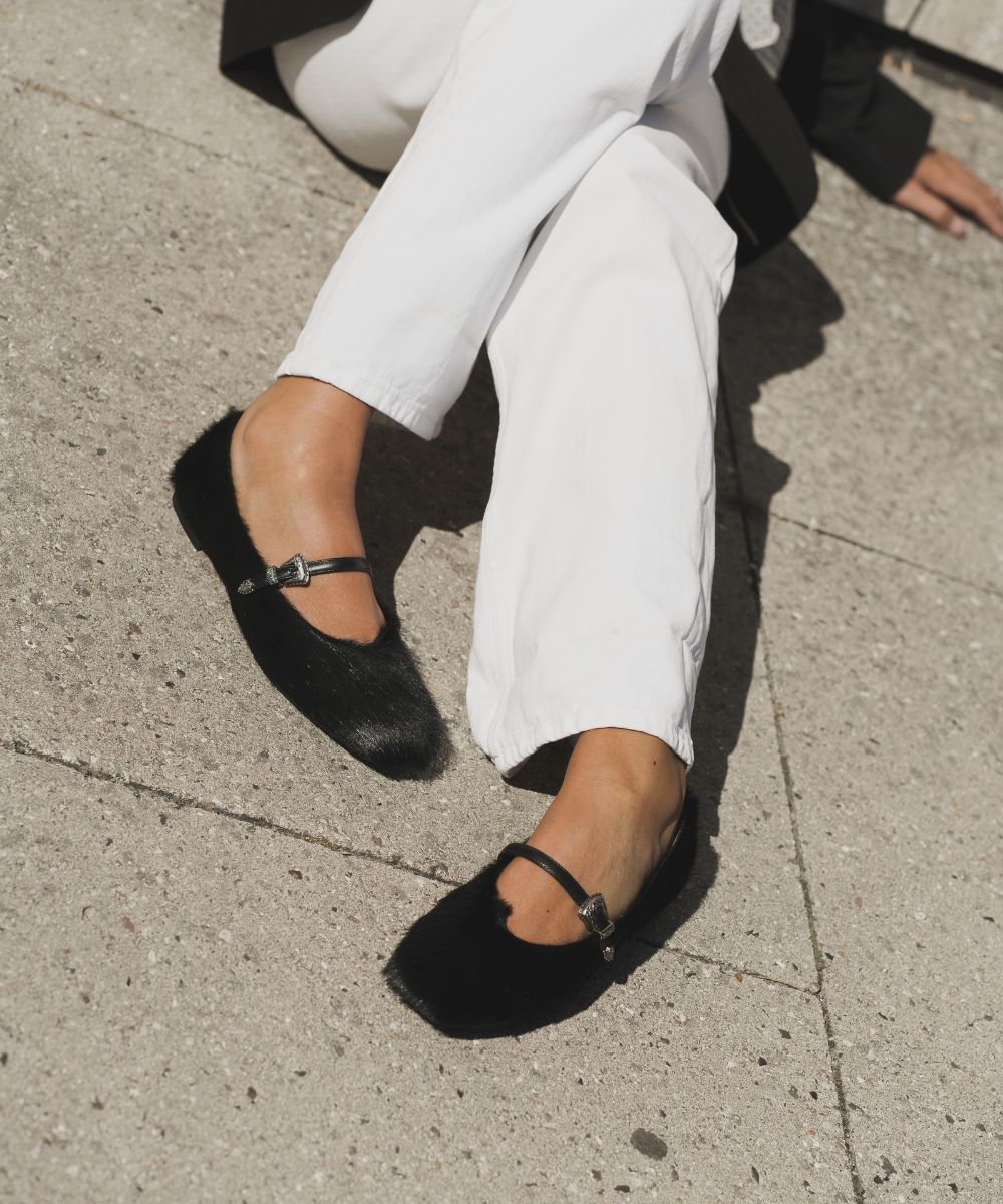 Carlotta ballerina, sort ko pels