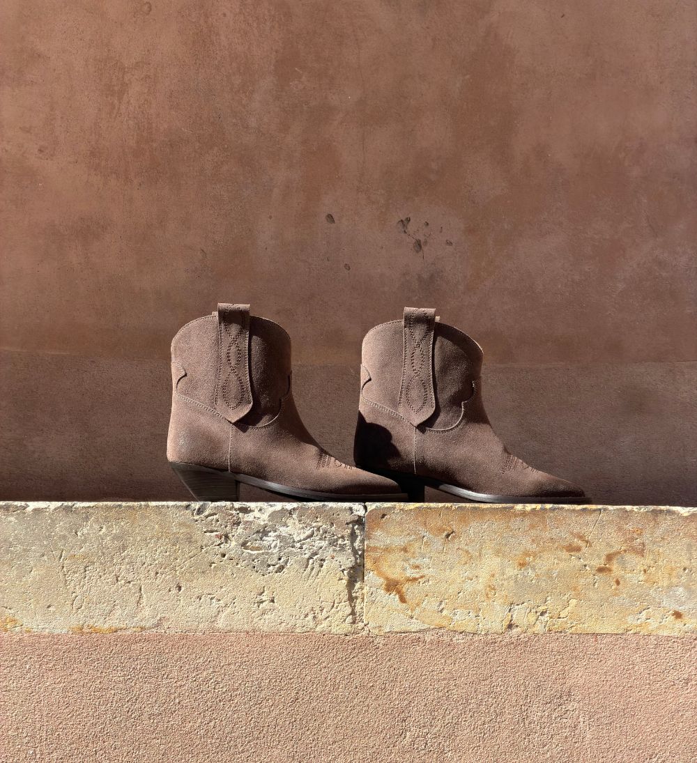 Arnette boots, brown suede