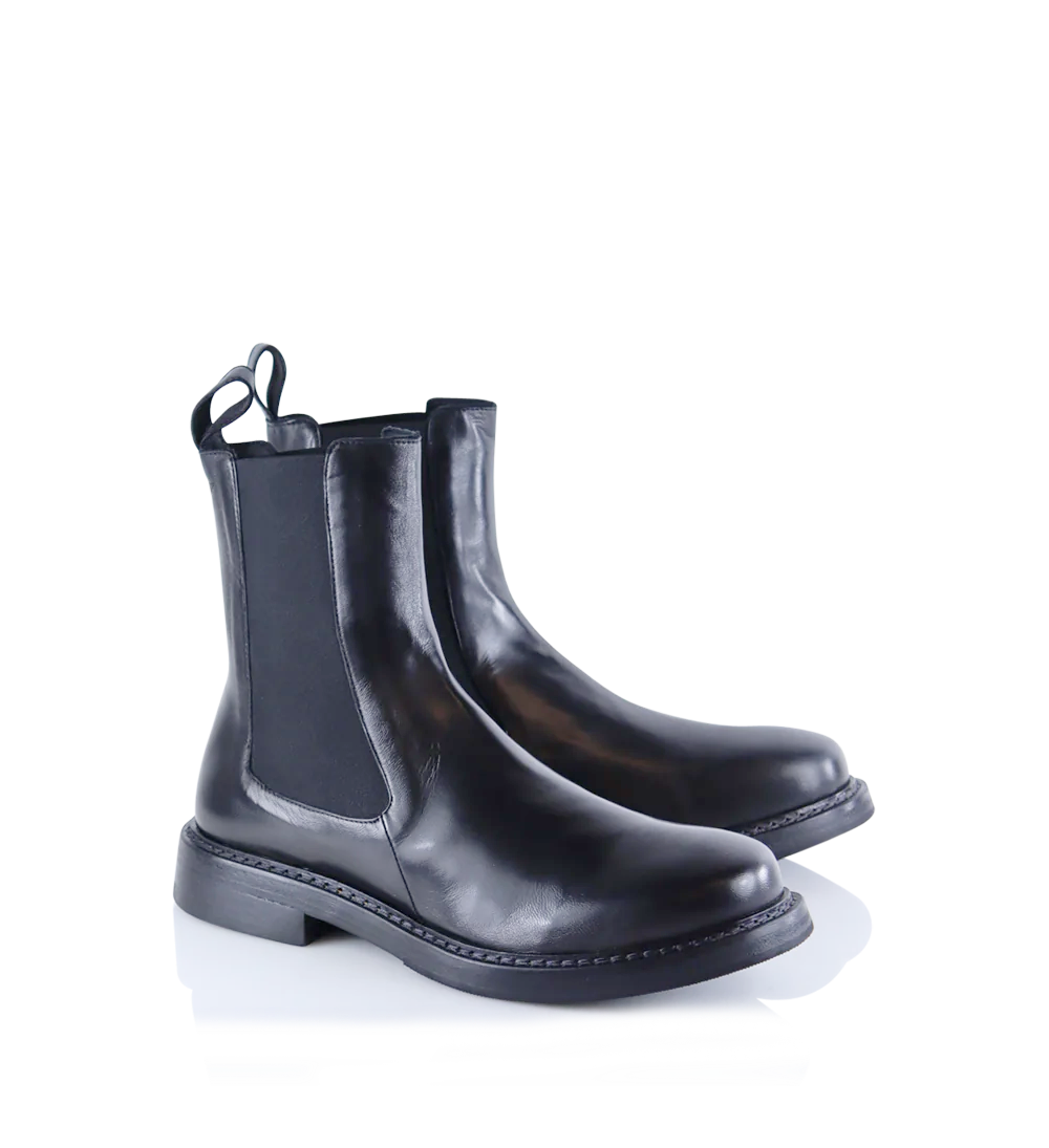 Roman chelsea boots, black leather
