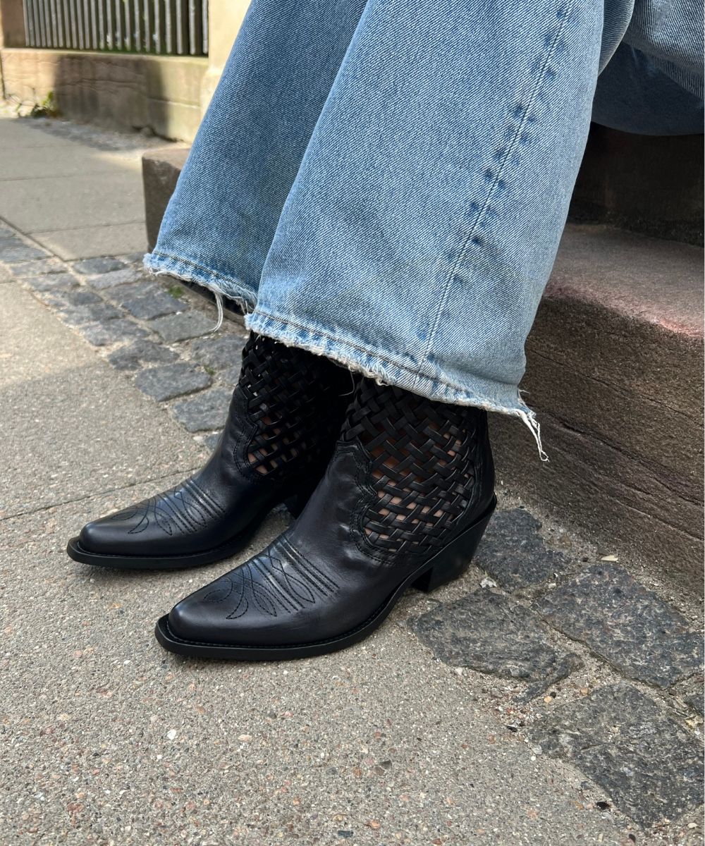 Lynx 50 boots, black leather