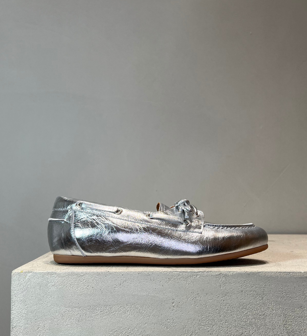 Sample, boat shoe, silver leather, size 37