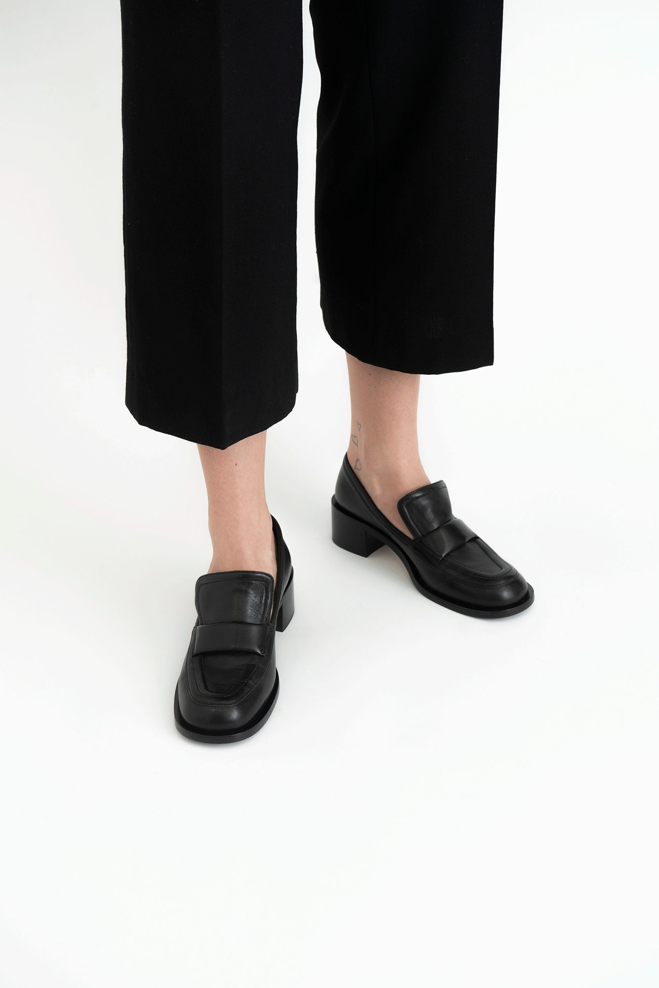 Vera loafers, black leather